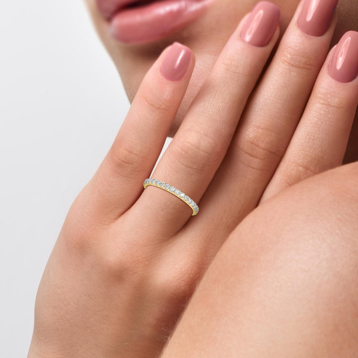 Round Eternal Sparkle Embed Ring