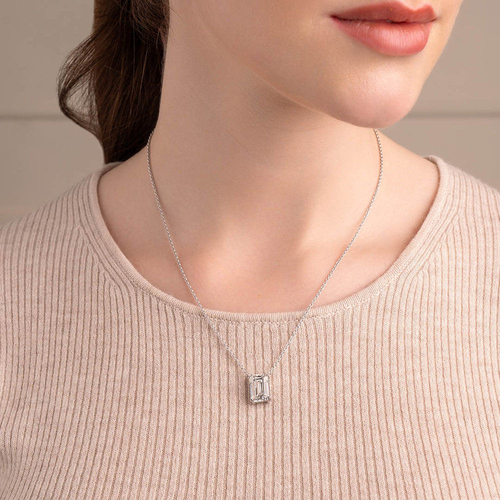 Maria Solitaire Emerald Pendant-Dileti