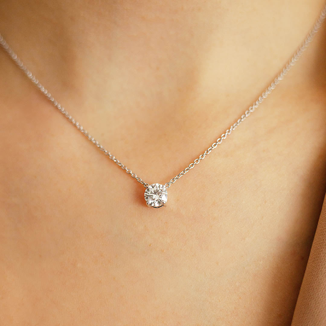 Paula Solitaire Round Pendant-Dileti